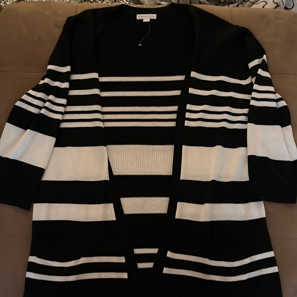 Women’s black and white extra large cardigan from New York & Company